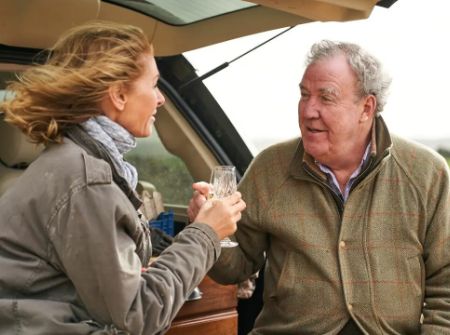 Jeremy Clarkson and his girlfriend Lisa Hogan shared romantic kisses in the first peek at season two of Clarkson's Farm series.